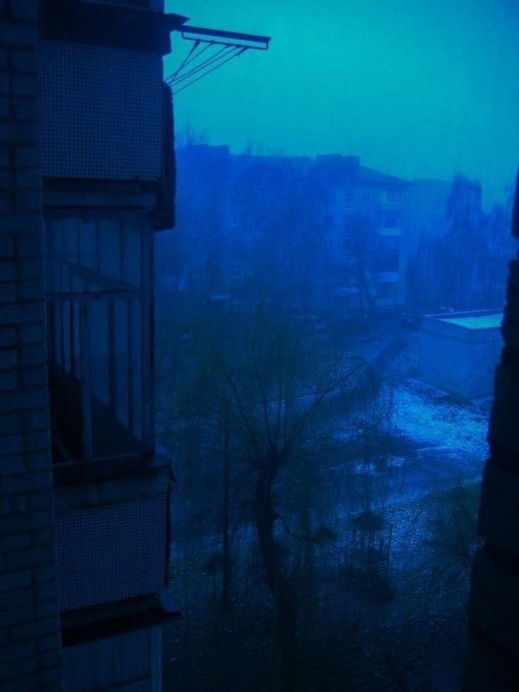 The sky turns everything blue.